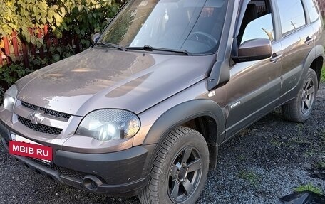 Chevrolet Niva I рестайлинг, 2017 год, 750 000 рублей, 2 фотография