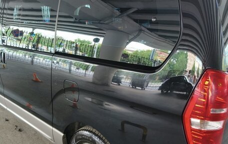 Hyundai H-1 II рестайлинг, 2015 год, 3 000 000 рублей, 10 фотография