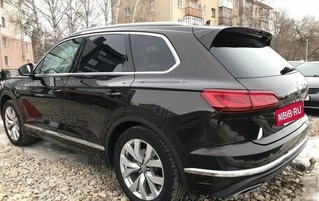 Volkswagen Touareg III, 2020 год, 5 750 000 рублей, 2 фотография