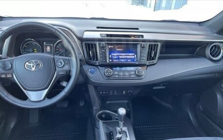 Toyota RAV4, 2018 год, 2 650 000 рублей, 6 фотография