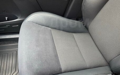 Toyota RAV4, 2018 год, 2 650 000 рублей, 12 фотография