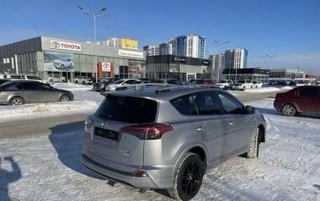 Toyota RAV4, 2018 год, 2 650 000 рублей, 3 фотография