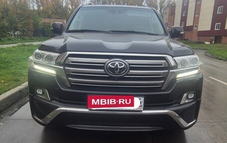 Toyota Land Cruiser 200, 2016 год, 7 198 000 рублей, 2 фотография