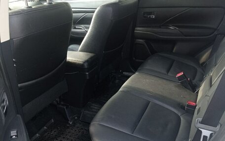 Mitsubishi Outlander III рестайлинг 3, 2016 год, 1 400 000 рублей, 2 фотография