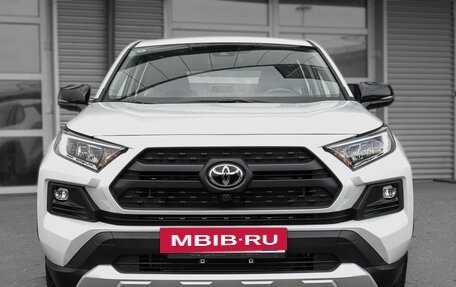 Toyota RAV4, 2024 год, 4 590 000 рублей, 2 фотография