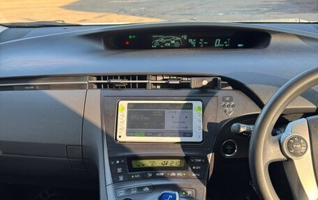 Toyota Prius, 2011 год, 830 000 рублей, 14 фотография