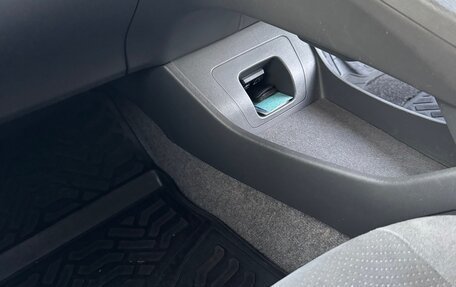 Toyota Prius, 2011 год, 830 000 рублей, 17 фотография