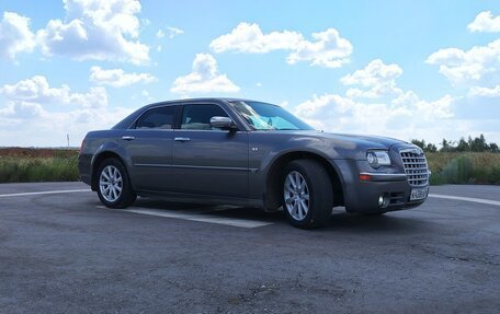 Chrysler 300C II, 2006 год, 1 300 000 рублей, 7 фотография