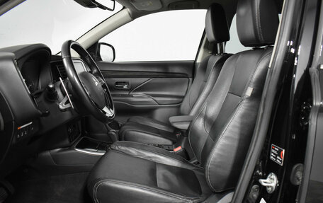 Mitsubishi Outlander III рестайлинг 3, 2017 год, 2 599 000 рублей, 10 фотография