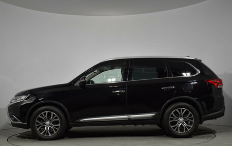 Mitsubishi Outlander III рестайлинг 3, 2017 год, 2 599 000 рублей, 8 фотография