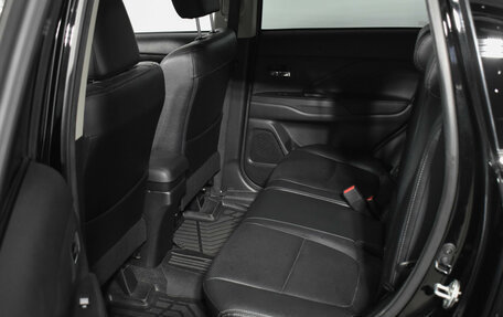 Mitsubishi Outlander III рестайлинг 3, 2017 год, 2 599 000 рублей, 11 фотография