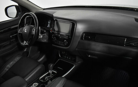 Mitsubishi Outlander III рестайлинг 3, 2017 год, 2 599 000 рублей, 12 фотография