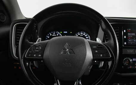 Mitsubishi Outlander III рестайлинг 3, 2017 год, 2 599 000 рублей, 18 фотография