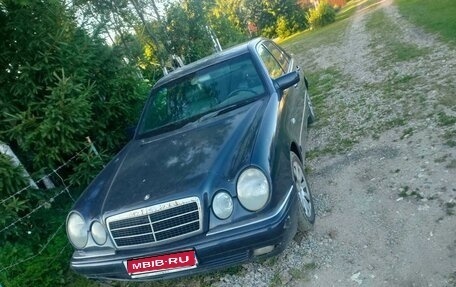 Mercedes-Benz E-Класс, 1998 год, 120 000 рублей, 1 фотография