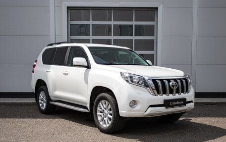 Toyota Land Cruiser Prado 150 рестайлинг 2, 2017 год, 3 530 000 рублей, 7 фотография