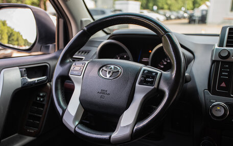 Toyota Land Cruiser Prado 150 рестайлинг 2, 2017 год, 3 530 000 рублей, 16 фотография