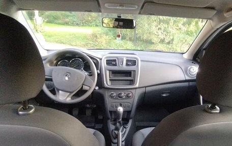 Renault Logan II, 2017 год, 1 000 000 рублей, 13 фотография