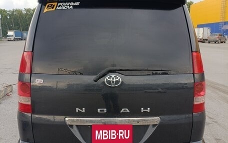 Toyota Noah III, 2003 год, 1 020 000 рублей, 2 фотография