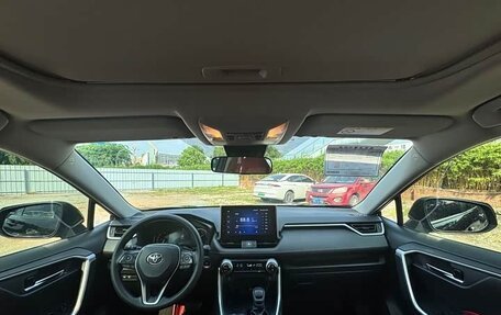 Toyota RAV4, 2021 год, 3 300 013 рублей, 7 фотография