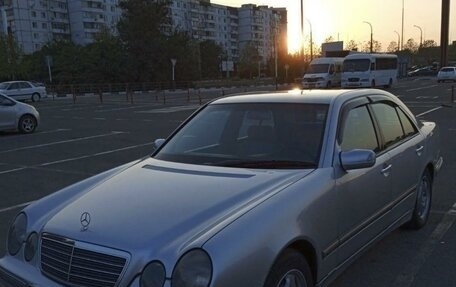 Mercedes-Benz E-Класс, 2001 год, 1 000 000 рублей, 15 фотография
