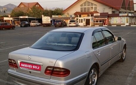 Mercedes-Benz E-Класс, 2001 год, 1 000 000 рублей, 14 фотография