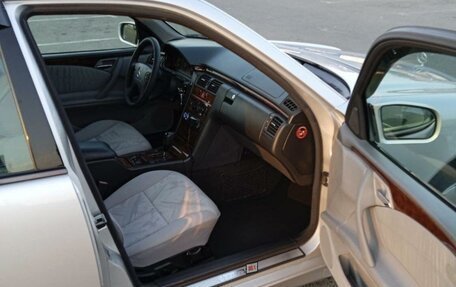Mercedes-Benz E-Класс, 2001 год, 1 000 000 рублей, 18 фотография