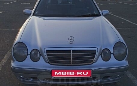Mercedes-Benz E-Класс, 2001 год, 1 000 000 рублей, 28 фотография