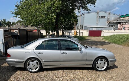 Mercedes-Benz E-Класс, 2001 год, 1 000 000 рублей, 34 фотография