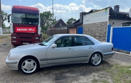 Mercedes-Benz E-Класс, 2001 год, 1 000 000 рублей, 38 фотография