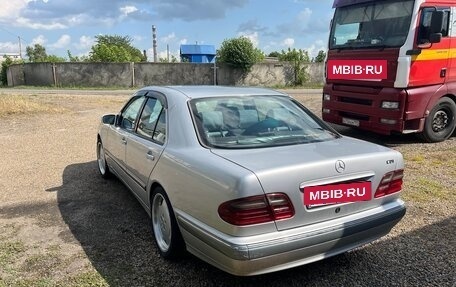 Mercedes-Benz E-Класс, 2001 год, 1 000 000 рублей, 40 фотография