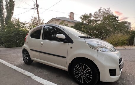 Peugeot 107 I рестайлинг, 2011 год, 590 000 рублей, 3 фотография
