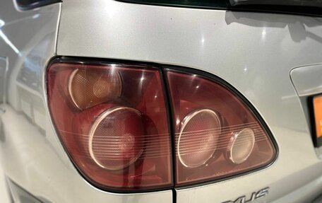 Lexus RX IV рестайлинг, 1999 год, 855 000 рублей, 10 фотография