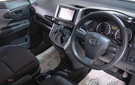 Toyota Wish II, 2012 год, 1 699 000 рублей, 7 фотография