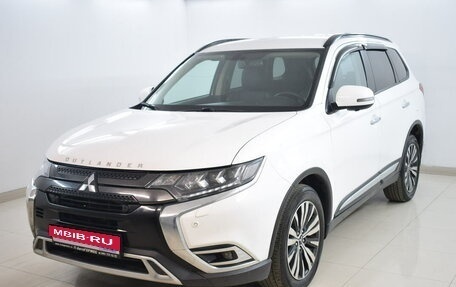 Mitsubishi Outlander III рестайлинг 3, 2022 год, 2 340 000 рублей, 1 фотография