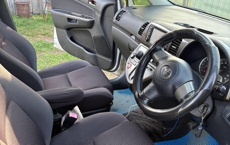 Toyota Wish II, 2004 год, 900 000 рублей, 14 фотография