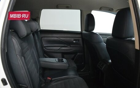 Mitsubishi Outlander III рестайлинг 3, 2022 год, 2 340 000 рублей, 13 фотография