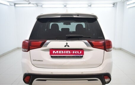 Mitsubishi Outlander III рестайлинг 3, 2022 год, 2 340 000 рублей, 3 фотография