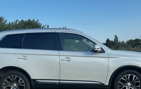 Mitsubishi Outlander III рестайлинг 3, 2017 год, 2 220 000 рублей, 1 фотография