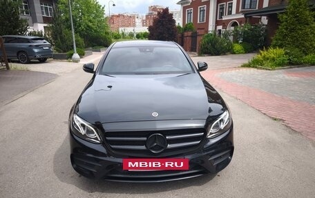 Mercedes-Benz E-Класс, 2019 год, 3 050 000 рублей, 4 фотография