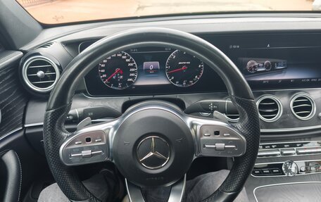 Mercedes-Benz E-Класс, 2019 год, 3 050 000 рублей, 27 фотография