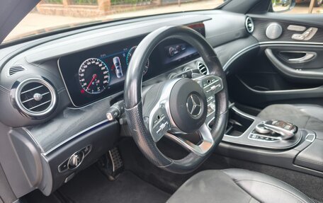 Mercedes-Benz E-Класс, 2019 год, 3 050 000 рублей, 22 фотография