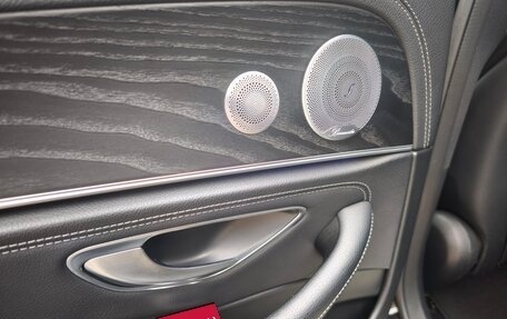 Mercedes-Benz E-Класс, 2019 год, 3 050 000 рублей, 18 фотография