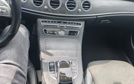 Mercedes-Benz E-Класс, 2019 год, 3 050 000 рублей, 32 фотография