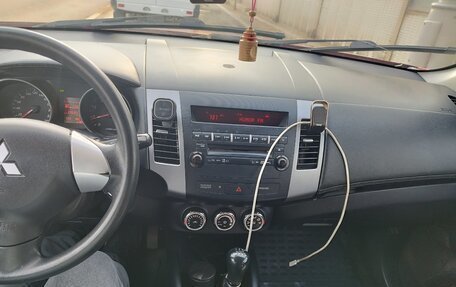 Mitsubishi Outlander III рестайлинг 3, 2010 год, 1 000 000 рублей, 2 фотография