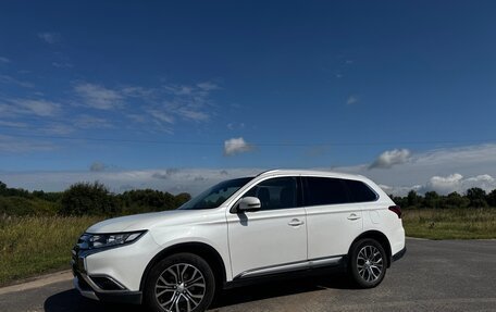 Mitsubishi Outlander III рестайлинг 3, 2017 год, 2 220 000 рублей, 3 фотография