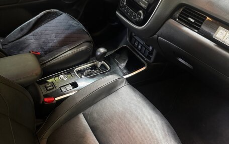 Mitsubishi Outlander III рестайлинг 3, 2017 год, 2 220 000 рублей, 9 фотография