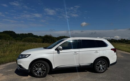 Mitsubishi Outlander III рестайлинг 3, 2017 год, 2 220 000 рублей, 6 фотография