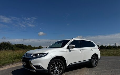 Mitsubishi Outlander III рестайлинг 3, 2017 год, 2 220 000 рублей, 7 фотография