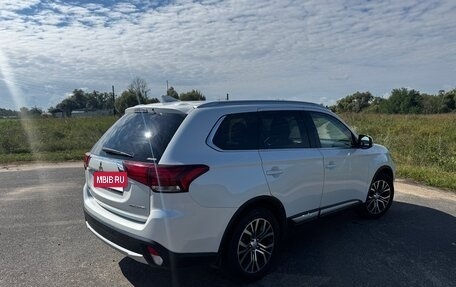 Mitsubishi Outlander III рестайлинг 3, 2017 год, 2 220 000 рублей, 4 фотография