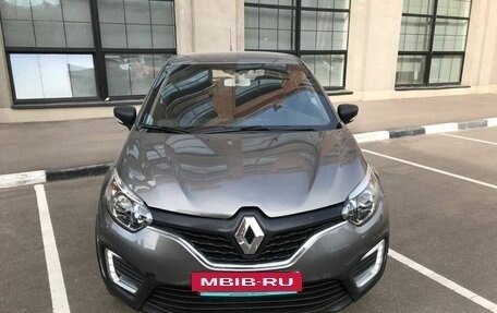 Renault Kaptur I рестайлинг, 2017 год, 673 000 рублей, 2 фотография